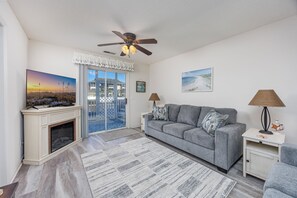 Smart-TV, DVD-Player, Bücher