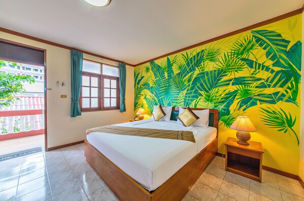 Deluxe tweepersoonskamer | Individueel gedecoreerd, individueel gemeubileerd, een bureau