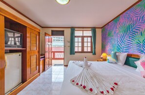 ห้องดีลักซ์ดับเบิล | ห้องพักตกแต่งอย่างมีเอกลักษณ์, ตกแต่งพิเศษโดยเฉพาะ, โต๊ะทำงาน