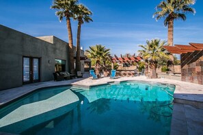 Piscine extérieure, piscine chauffée