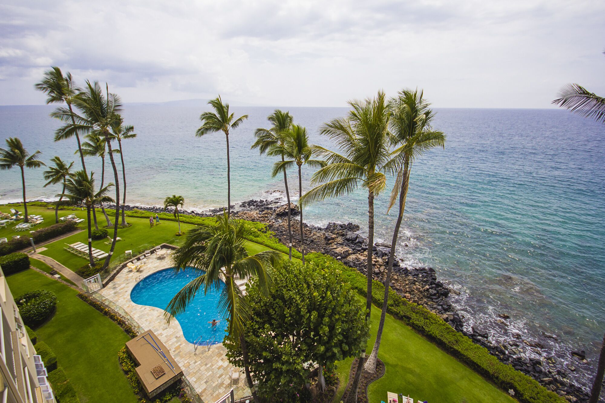 حمّام سباحة مُدفَّأ