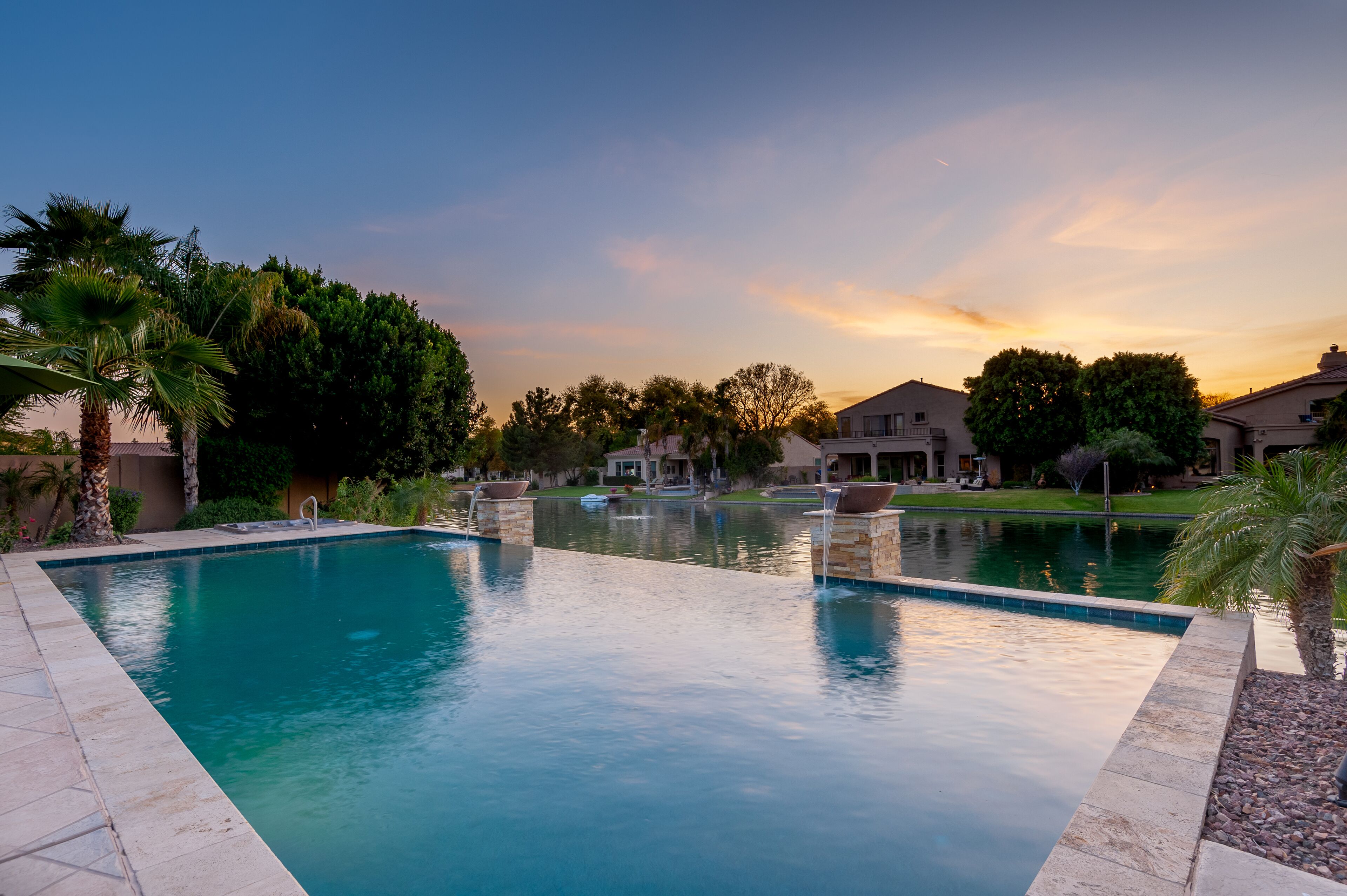 Lakeside Property w Infinity Pool and Hot Tub