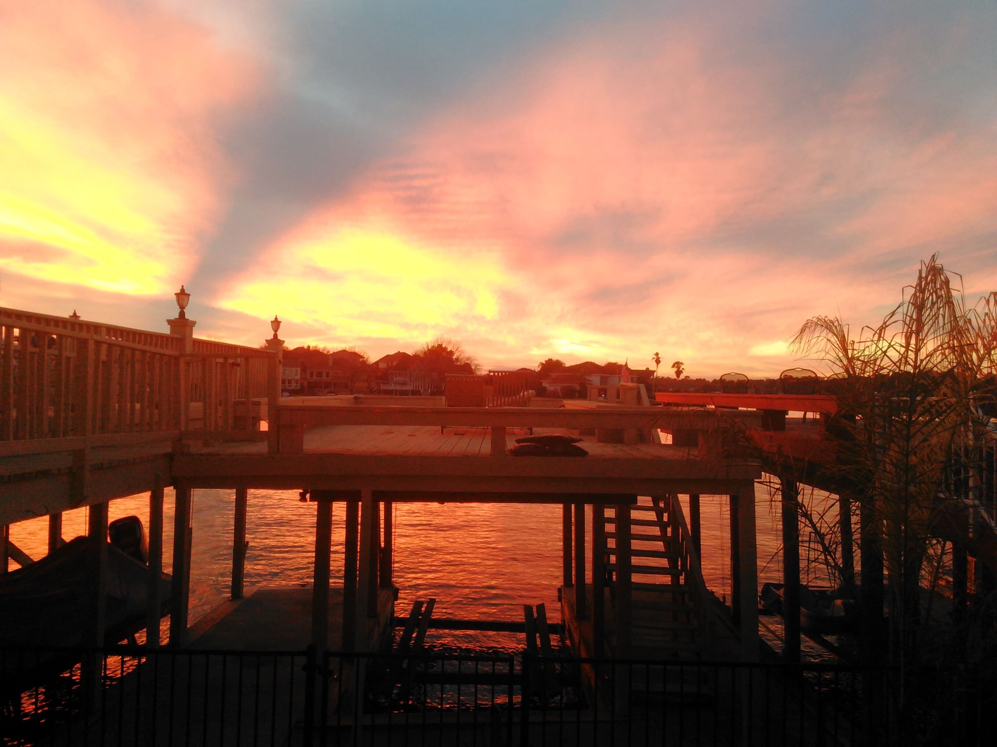 Waterfront Retreat for total serenity! Near Country Club, Pool, Golf, and more