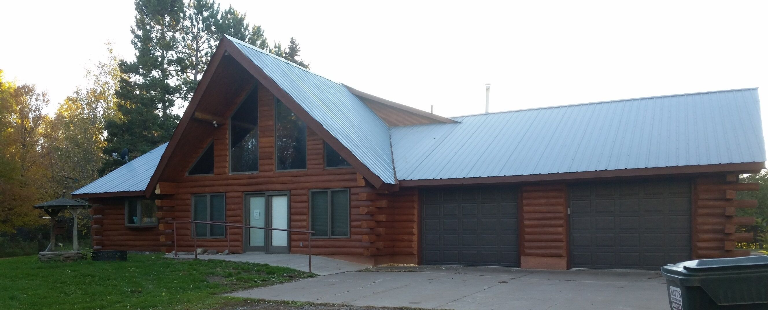 Secluded 3 bedroom Log Lodge Home w/trails & Private Lake and Pond 