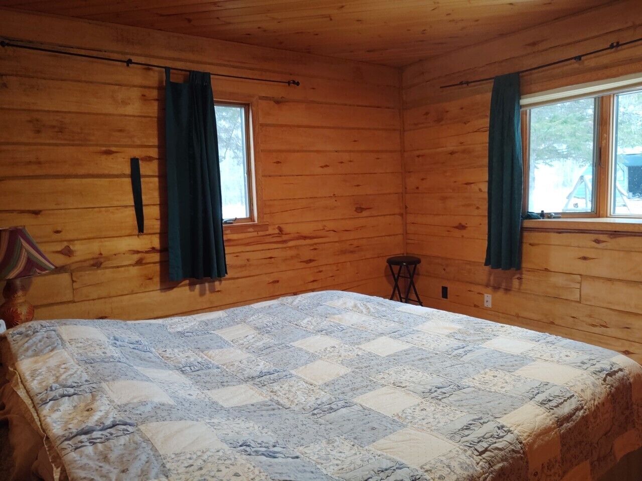 Secluded 3 bedroom Log Lodge Home w/trails & Private Lake and Pond 