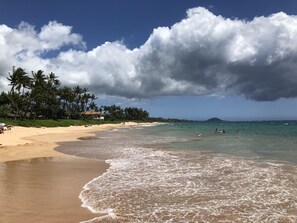 Beach nearby, sun loungers, beach towels