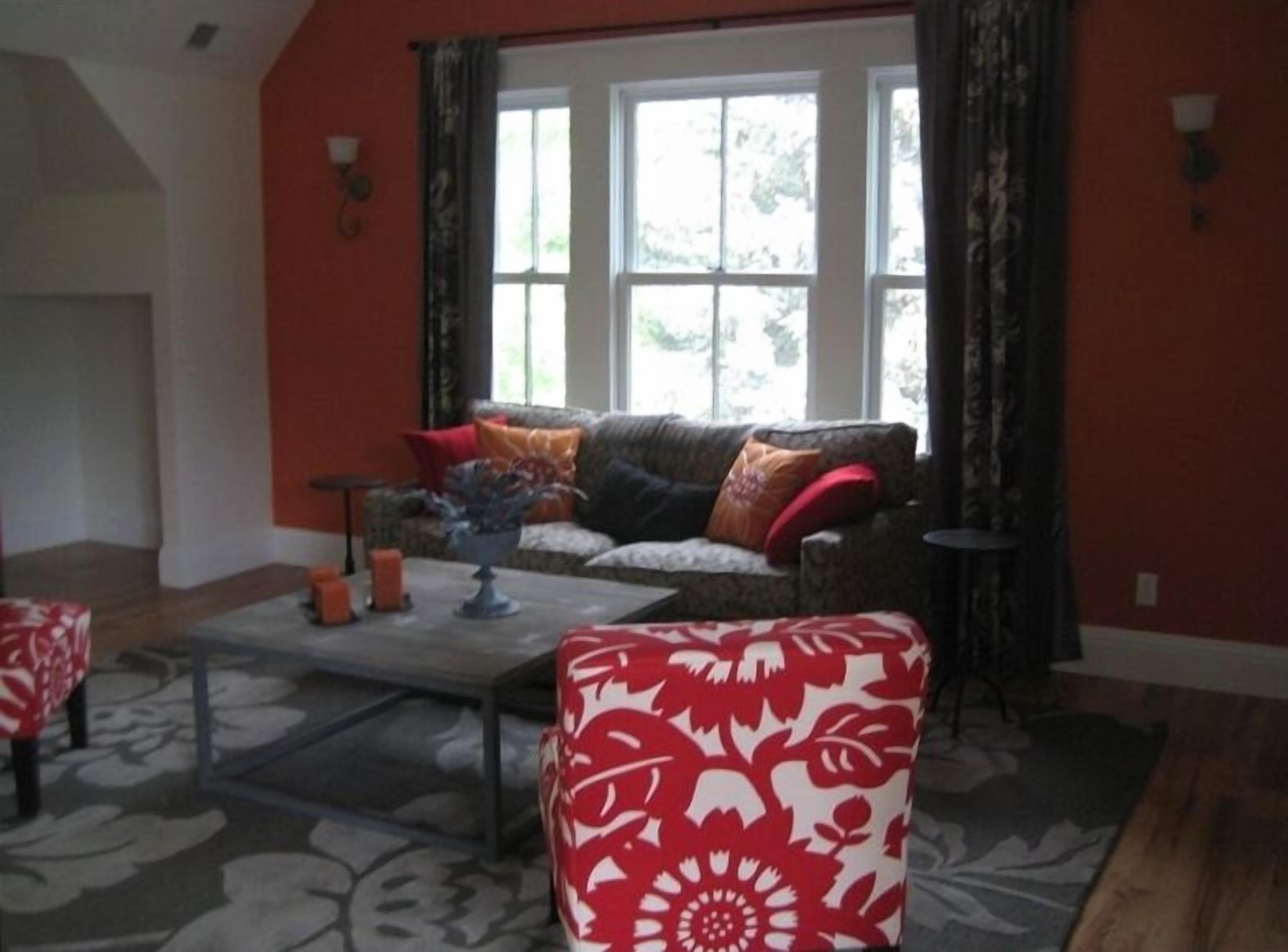 REDUCED Winter Rate!  Luxurious 1920 Victorian downtown