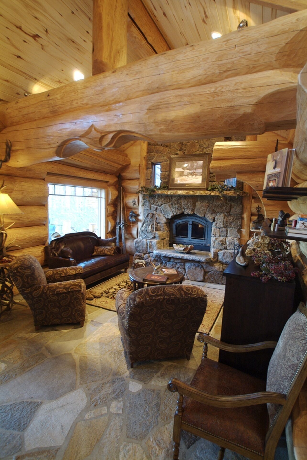 Mt Shasta Majestic Retreat - Luxury Log Home w/Spectacular Mountain & Lake Views