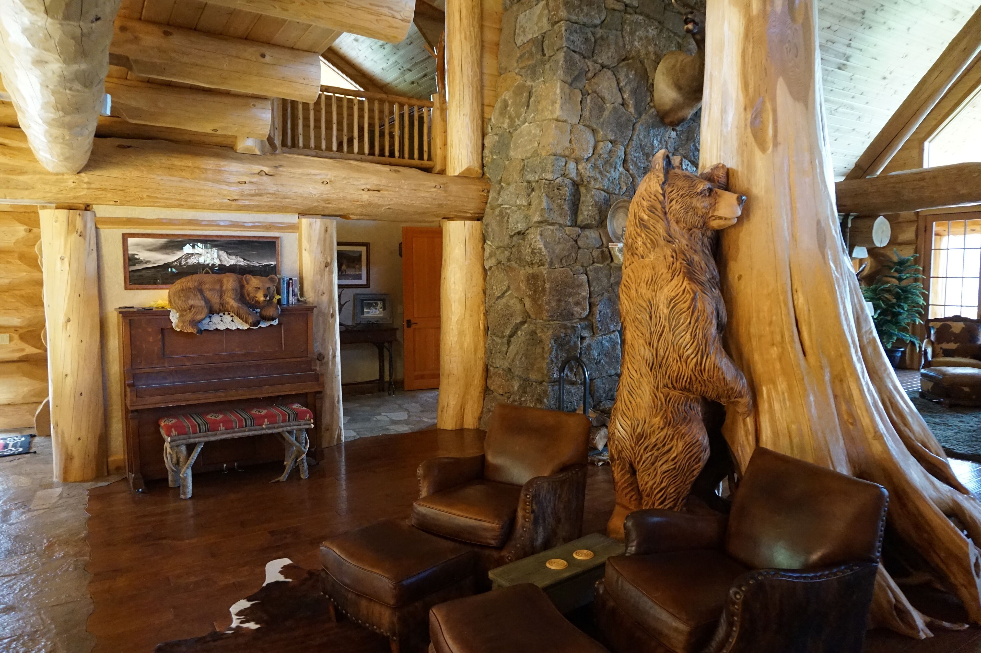 Mt Shasta Majestic Retreat - Luxury Log Home w/Spectacular Mountain & Lake Views