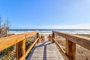 On the beach - Carolina Sunrise - Oceanfront condo with an elevator and great outdoor pool (Carolina Beach)