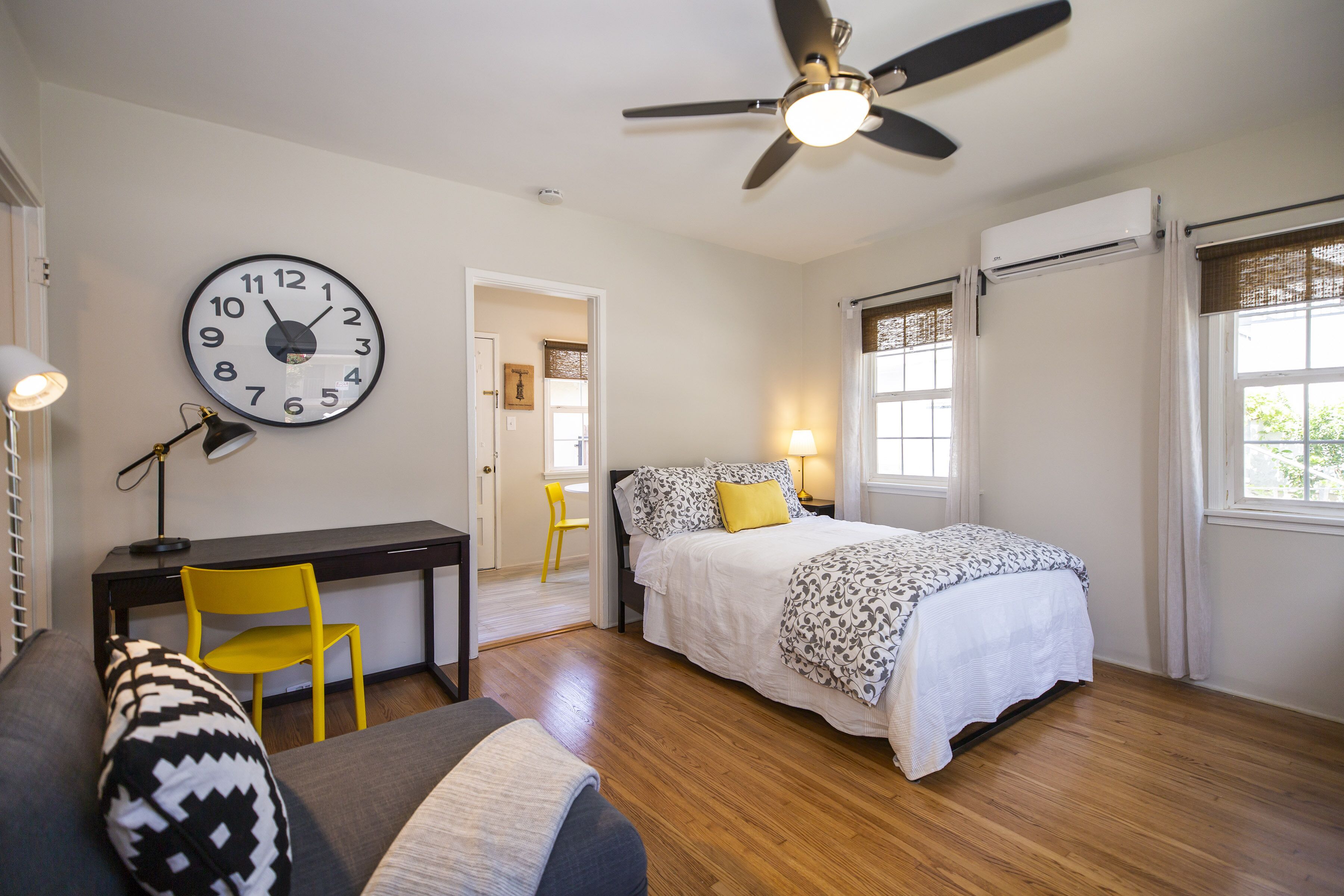 Tastefully redone studio, great location. Single or parent/child. Fully equipped
