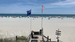 On the beach - Great condo east of Shore Drive. (Myrtle Beach)