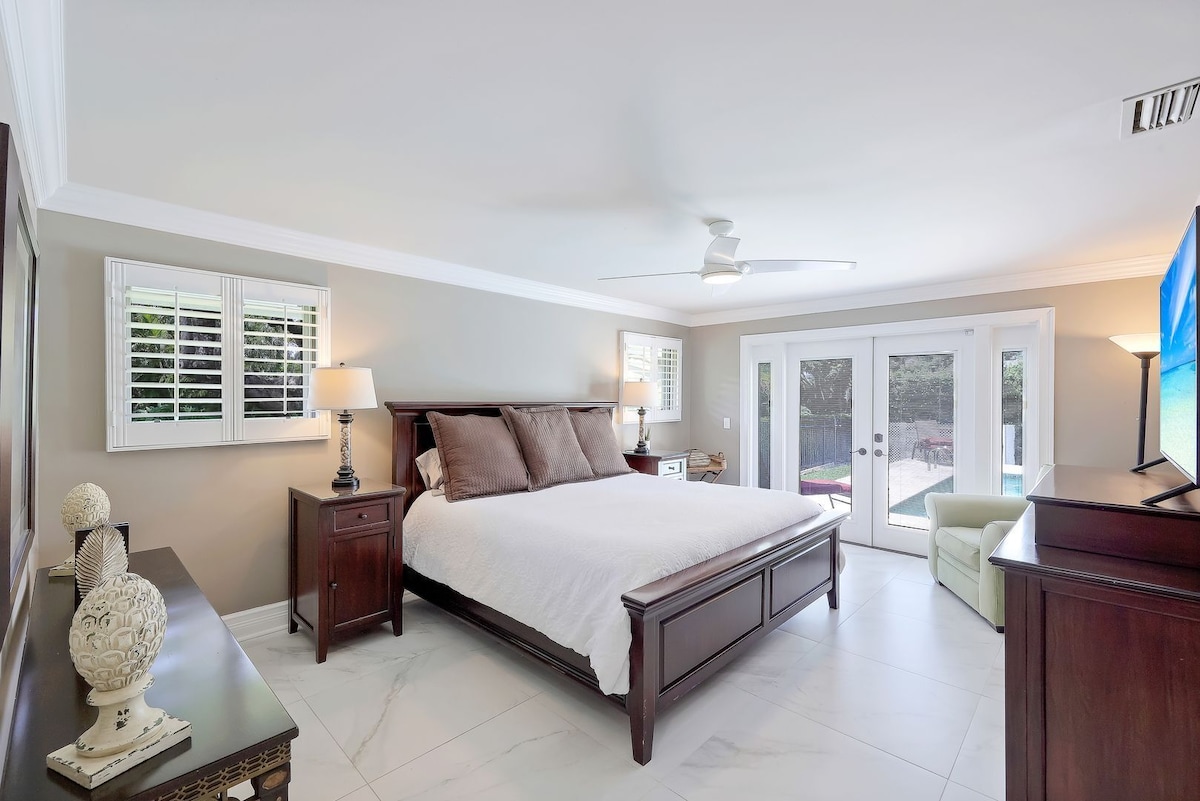 Photo 23 of Spectacular Vacation Heated Pool/Spa Home 12 Minute Walk to Beach