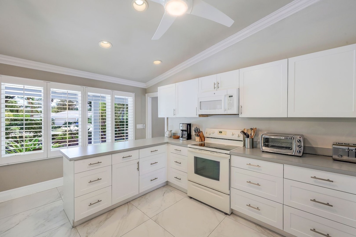 Photo 19 of Spectacular Vacation Heated Pool/Spa Home 12 Minute Walk to Beach