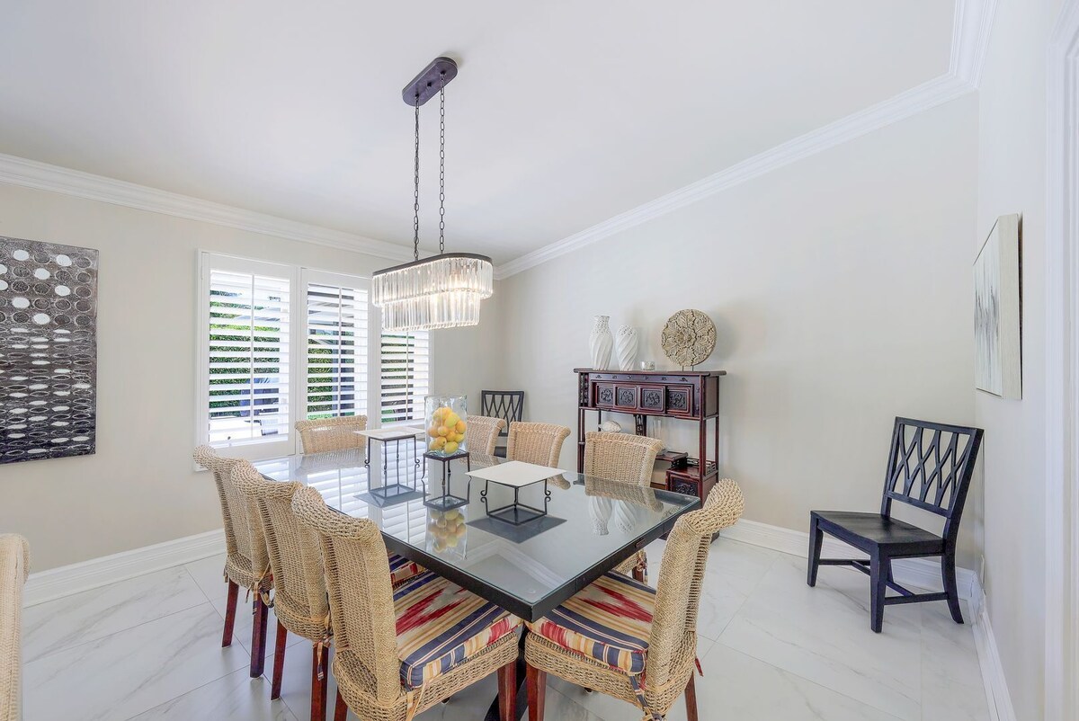 Photo 13 of Spectacular Vacation Heated Pool/Spa Home 12 Minute Walk to Beach