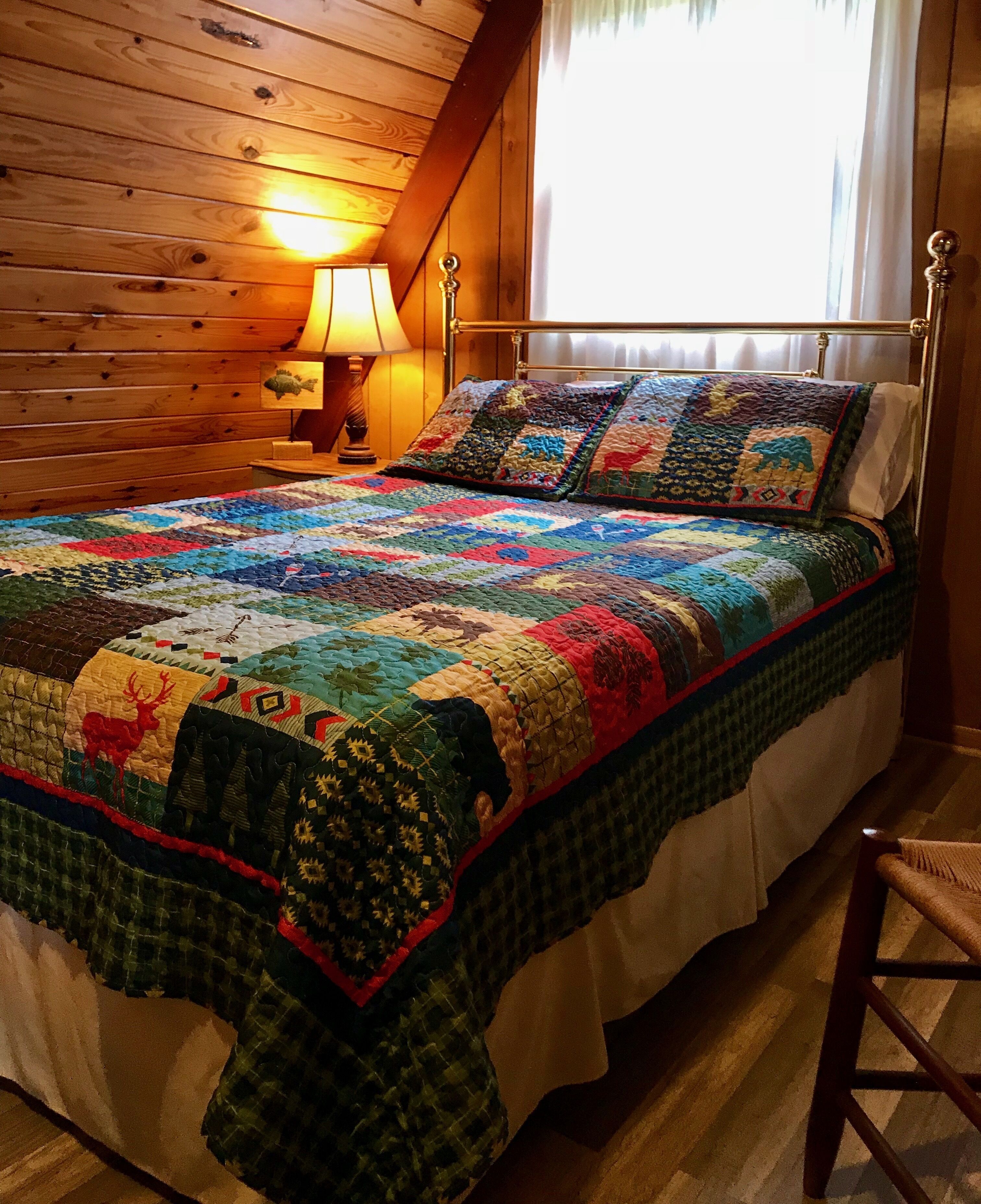 Cozy, Rustic Cabin on Big Creek - Sleeps 10