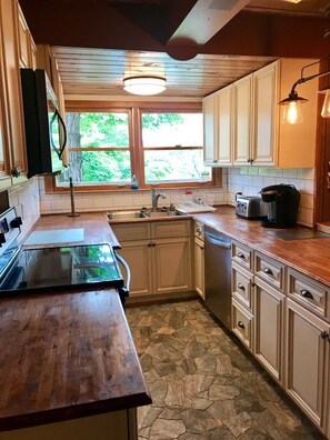 Fridge, microwave, oven, stovetop - Cozy, Rustic A Frame on Big Creek Sleeping 8-10 Guests  (LaFollette)