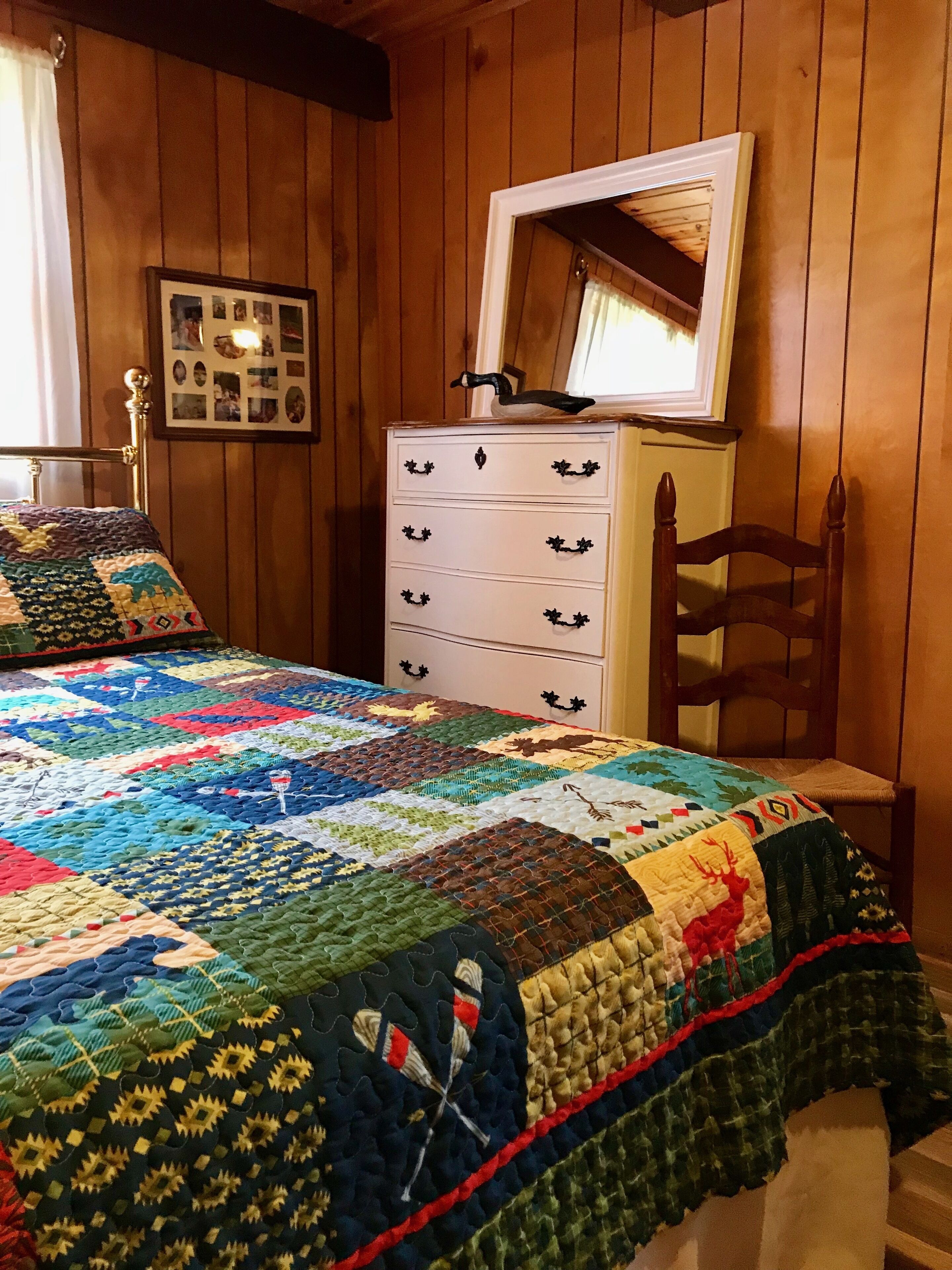 Cozy, Rustic Cabin on Big Creek - Sleeps 10