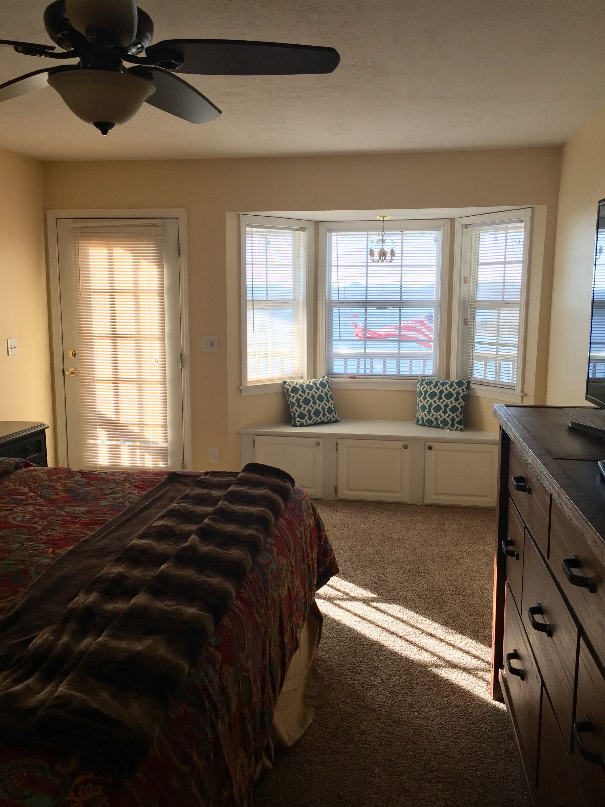 Large beautiful home with breathtaking views of Table Rock Lake