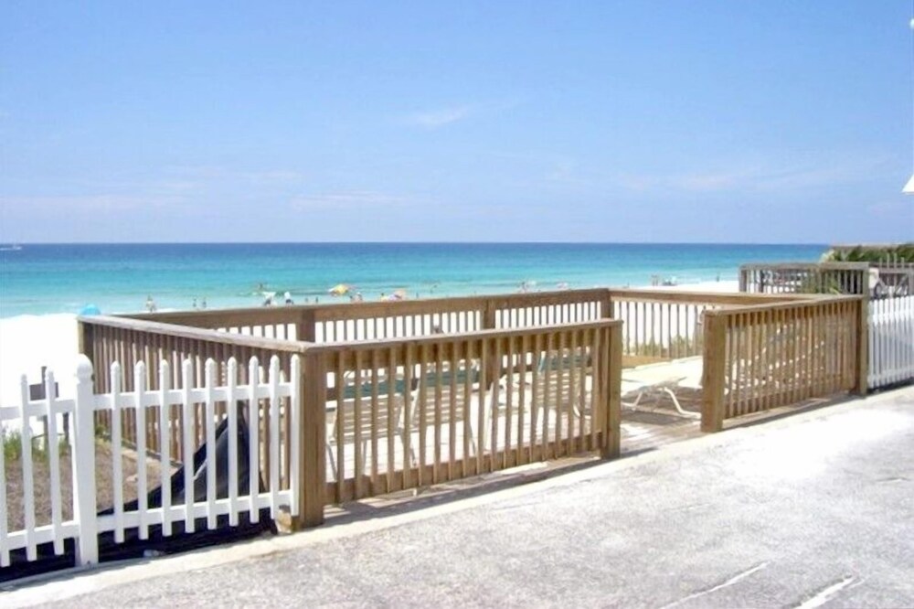 Very nice Renovated Beach Unit
