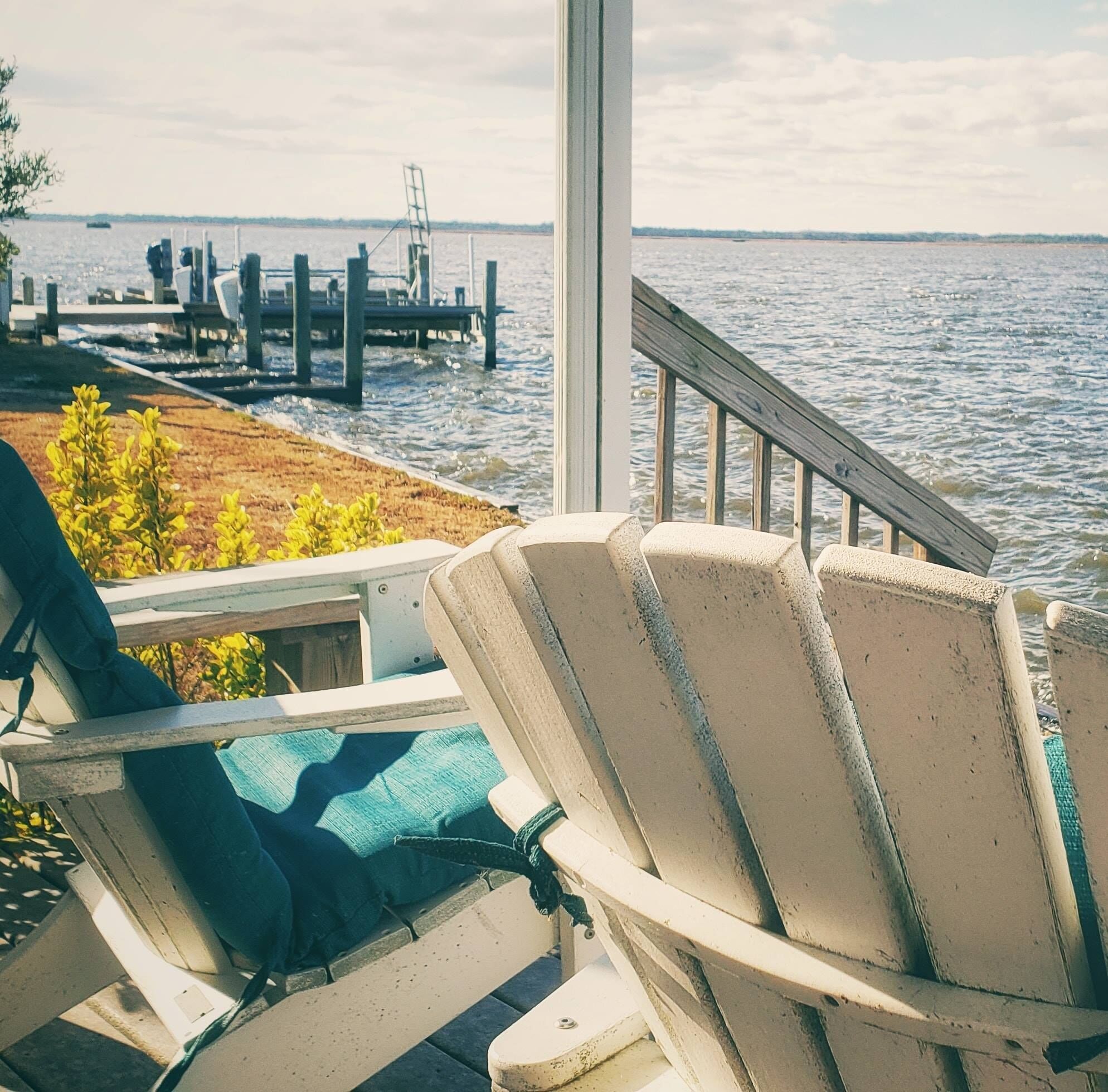 180 degree water views.