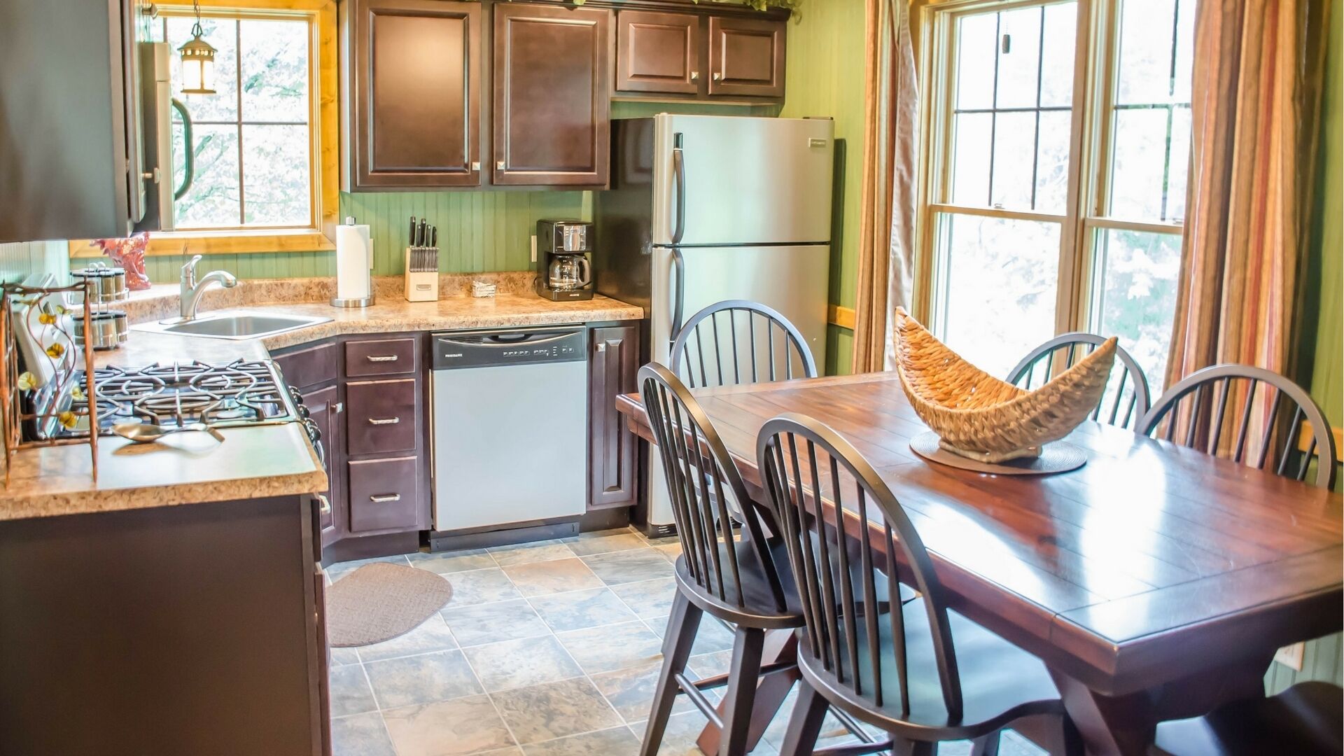 Cozy lakefront cabin, Giant City State Park, wineries, lakes, Shawnee Forest