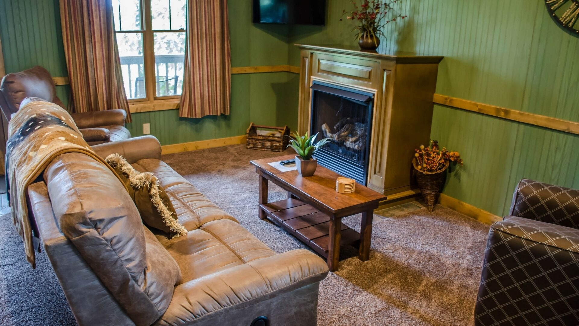 Cozy lakefront cabin, Giant City State Park, wineries, lakes, Shawnee Forest