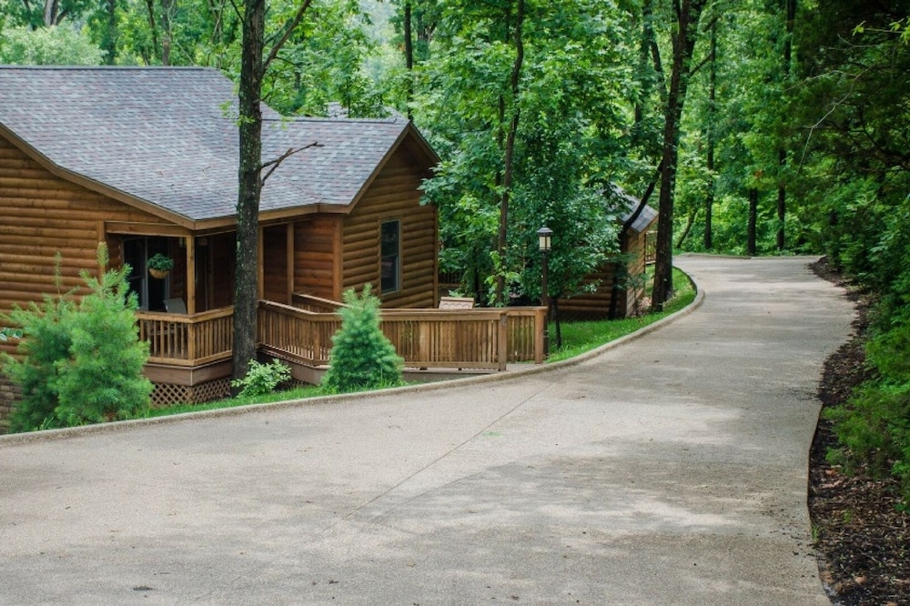 Cozy lakefront cabin, Giant City State Park, wineries, lakes, Shawnee Forest