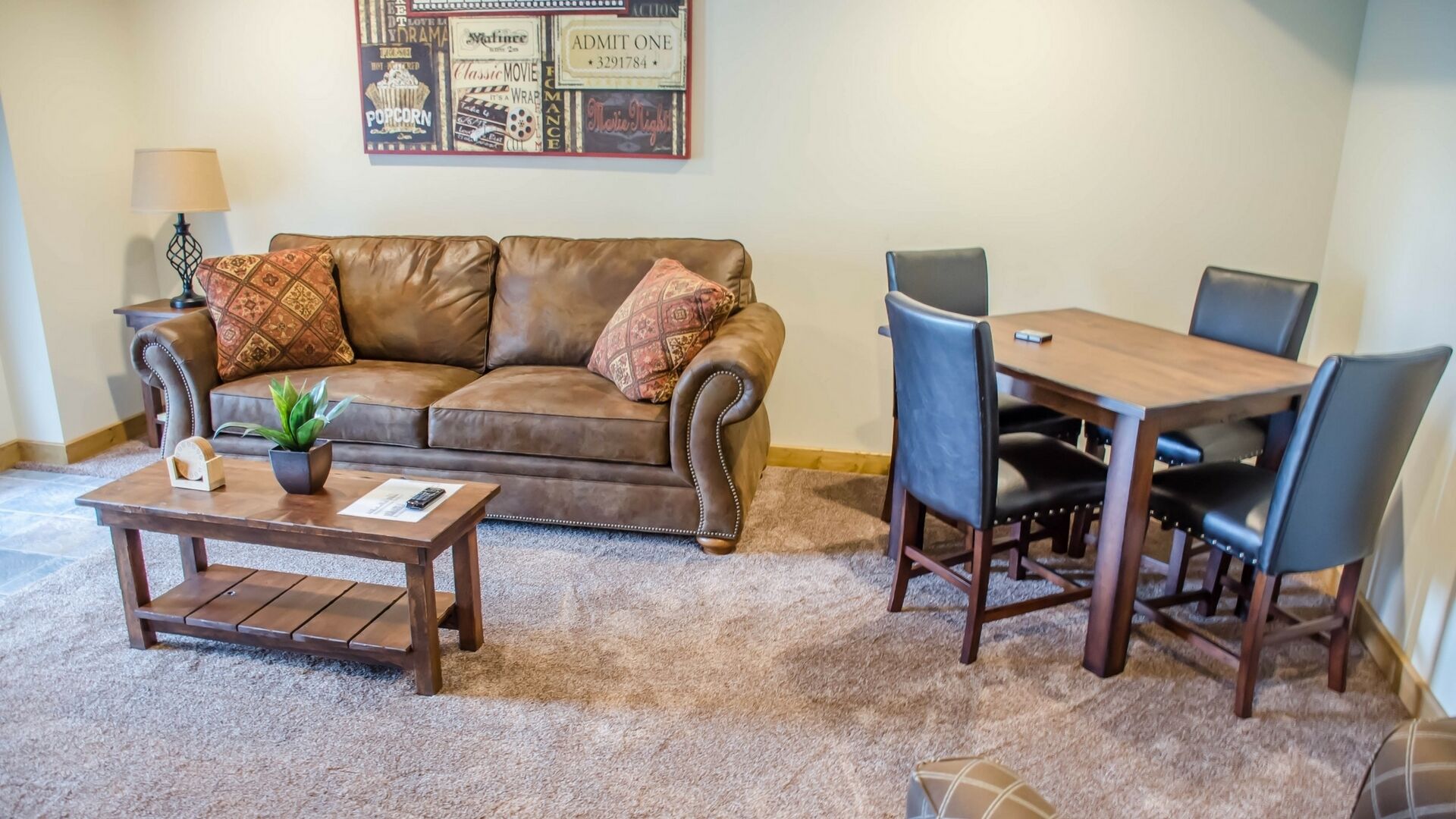 Cozy lakefront cabin, Giant City State Park, wineries, lakes, Shawnee Forest