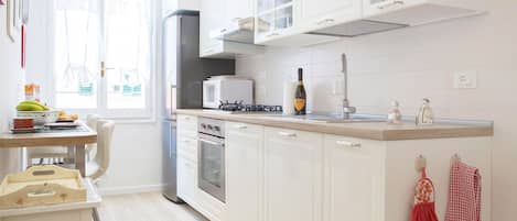 Fridge, microwave, oven, stovetop