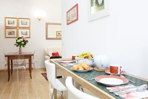 Dining - Beautiful, Bright, Spacious in Historic Bologna, great atmosphere, renovated (Bologna)