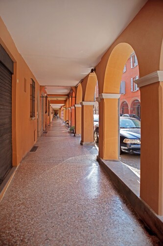 Belle, lumineuse, spacieuse dans le centre historique de Bologne, bonne ambiance, rénovée