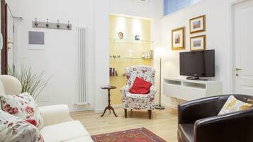 Smart TV, libros, oficina y impresora
