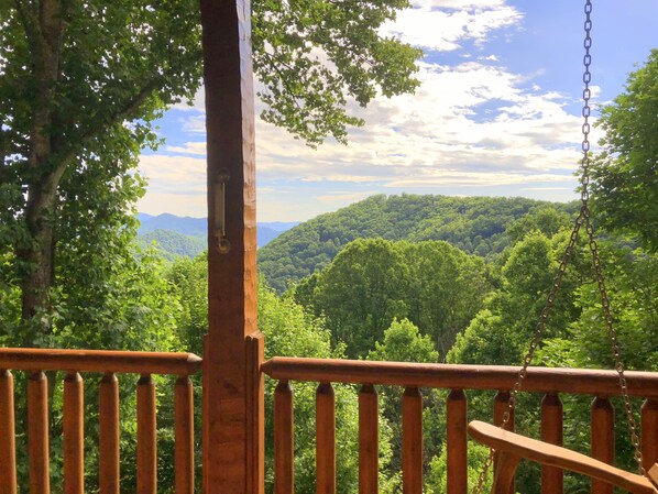 Property grounds - Gated Luxury Mtn. Cabin @ Smoky Mountain Retreat (Waynesville & Maggie Valley) (Maggie Valley)