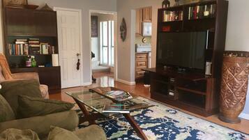 電視、DVD 播放機、書籍、影像庫