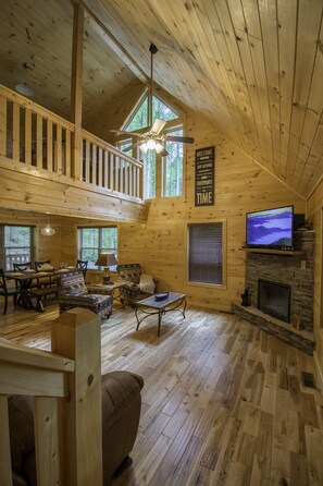 Smart TV, fireplace, video games, DVD player - Discover Adventure in the Smokies with this Family Friendly Oasis in the Woods (Gatlinburg)
