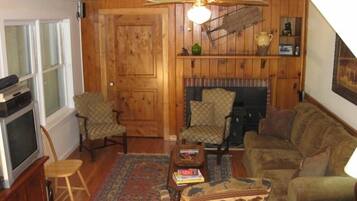 Smart TV, fireplace, DVD player, books