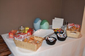 A buffet table with various food items and condiments. - B&B Il Mulino (Guardiagrele)