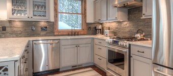   Luxury Home, Ideal Winter Ski-in/Ski-out or Summer Basecamp
