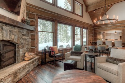Luxury Home, Ideal Winter Ski-in/Ski-out or Summer Basecamp