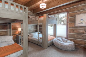 4 bedrooms, iron/ironing board, travel cot, WiFi -   Luxury Home, Ideal Winter Ski-in/Ski-out or Summer Basecamp (Big Sky)