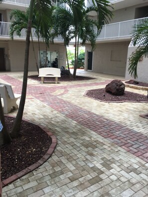 Property grounds - Beautiful 1 Bedroom Condo - Steps to the Gulf Coast - Relax and Enjoy the Beach (Bonita Beach)