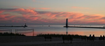 Steps To The Beach & 2 Blocks To Downtown Frankfort - Sleeps 10-11