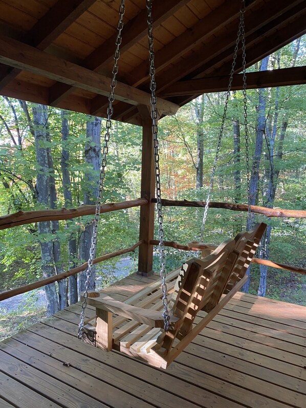 Property grounds - Secluded Luxury Log Cabin on 40 Acres Near Tygart River & Lake (Moatsville)