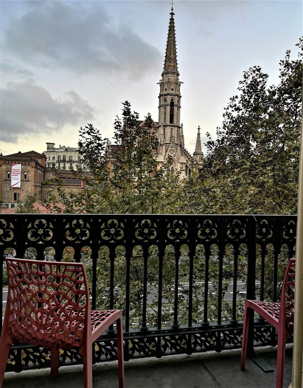 Property grounds - 3BR/3BA with Pink Suite & Views from Balcony. Free luggage storage service. (Barcelona)
