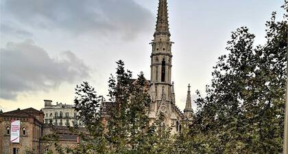 3BR/3BA with Pink Suite & Views from Balcony. Free luggage storage service.