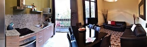 Interior - 3BR/3BA with Pink Suite & Views from Balcony. Free luggage storage service. (Barcelona)