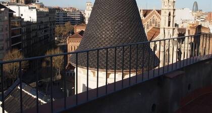 3BR/3BA with Pink Suite & Views from Balcony. Free luggage storage service.