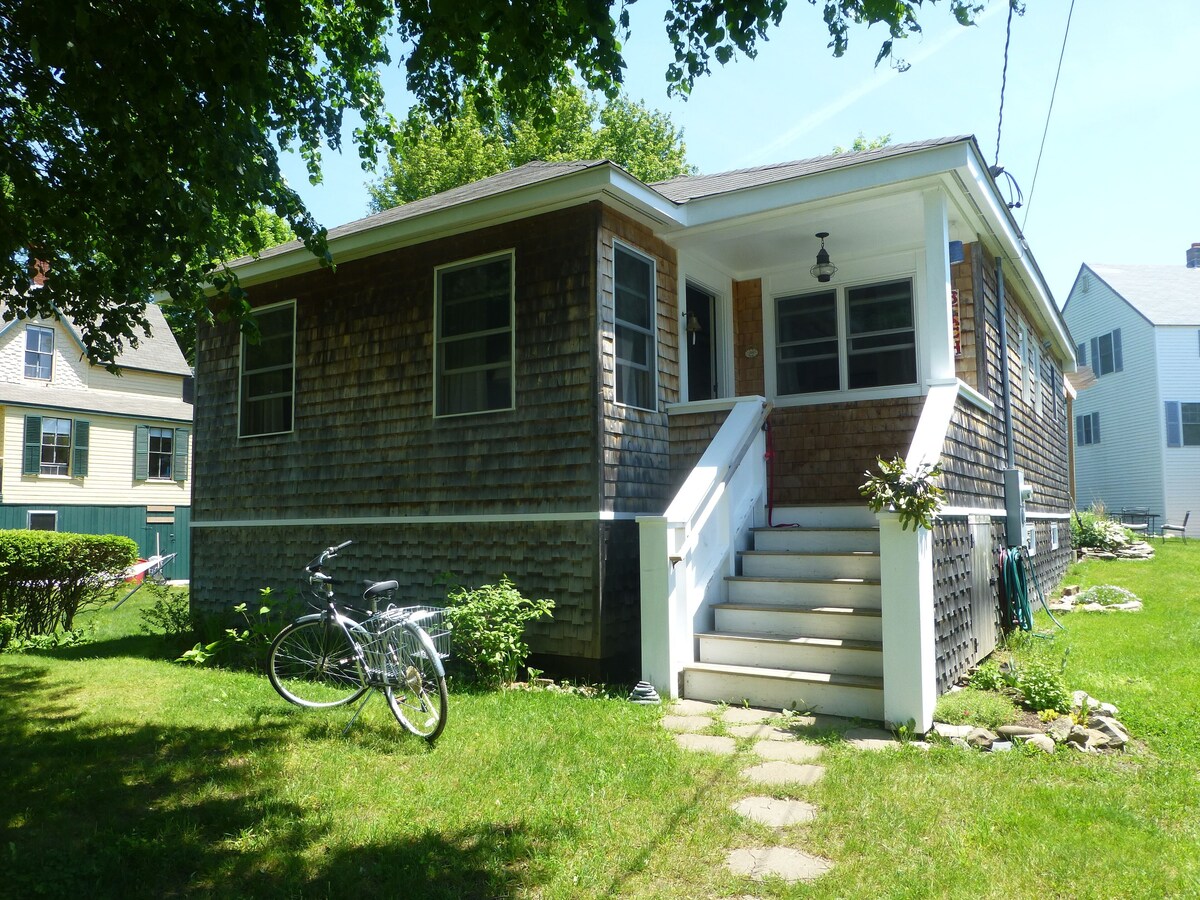 Charming, Secluded, Island Getaway!