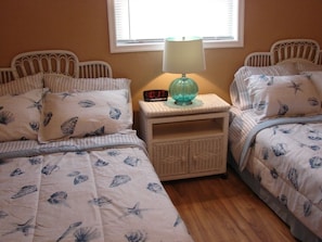 Freshly renovated bedroom - OCEAN FRONT!  THE WEEK OF August 26th JUST BECAME AVAILABLE! (Wildwood Crest)